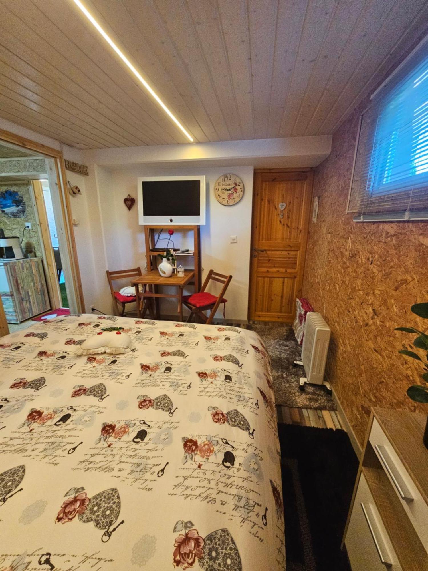 Bed and Breakfast Chez Gigi Нанда Екстер'єр фото