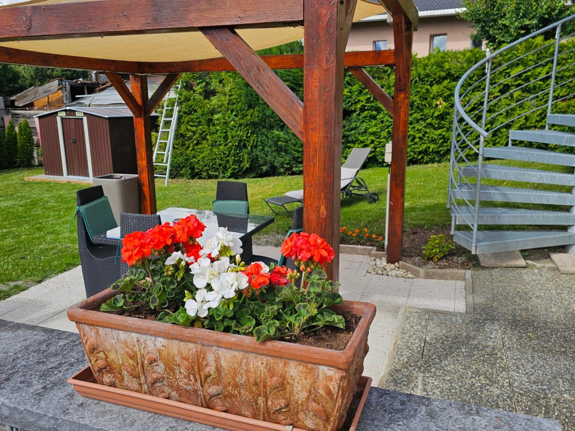 Bed and Breakfast Chez Gigi Нанда Екстер'єр фото